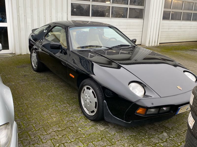 Porsche 928 (1980) spotted in Mühlhausen, Germany