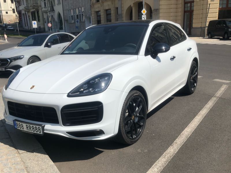 Porsche Cayenne (2020) spotted in Karlovy Vary, Czechia