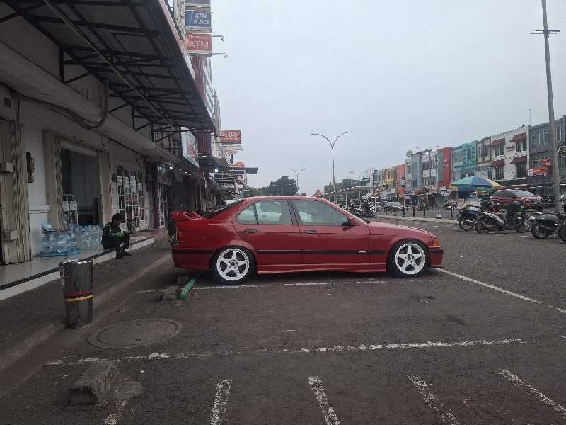 BMW 3 Series spotted in South Tangerang