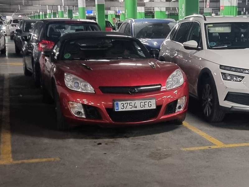 Opel Speedster spotted in Valencia