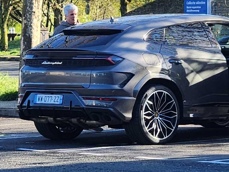 Lamborghini Urus spotted in La Rochelle