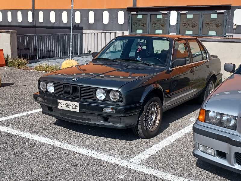 BMW 3 Series (1984) spotted in Milan, Italy