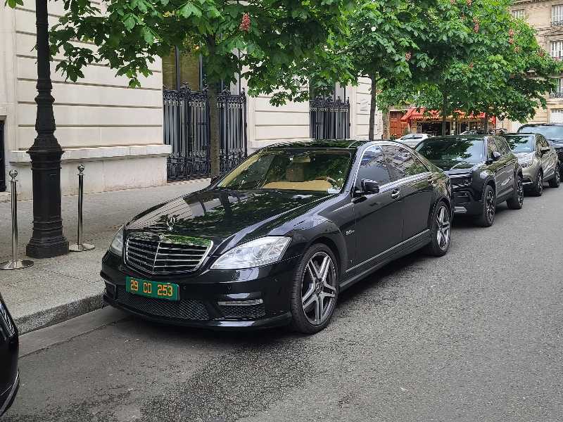 Mercedes-Benz S 63 AMG spotted in Paris