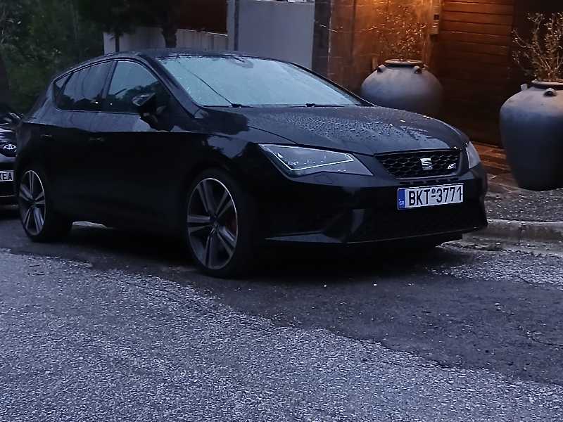 Seat Leon Cupra spotted in Makrakómi