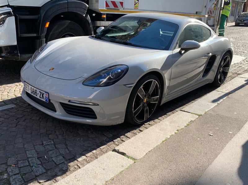 Porsche 718 Cayman spotted in Paris
