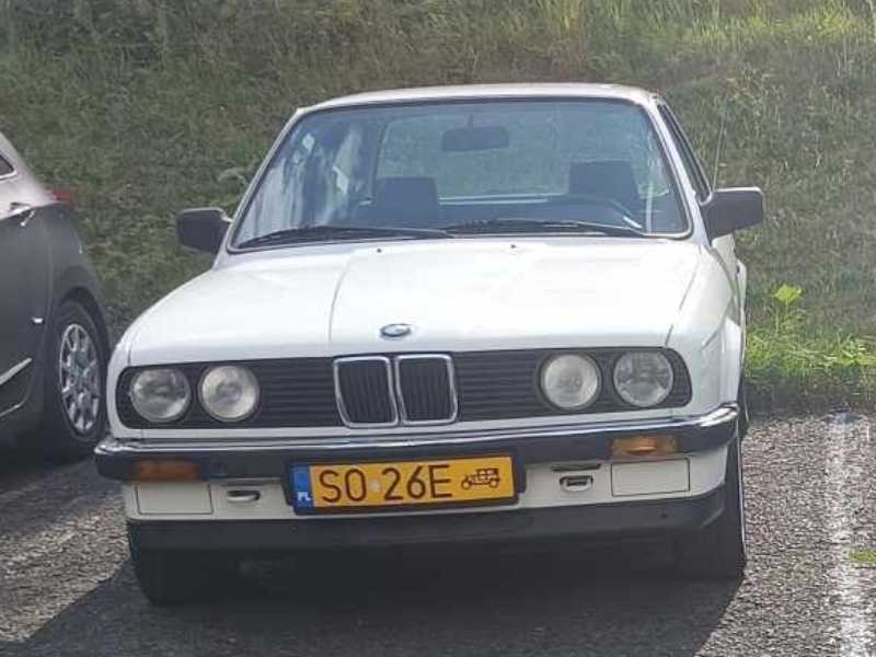 BMW 3 Series E30 spotted in Dąbrowa Górnicza