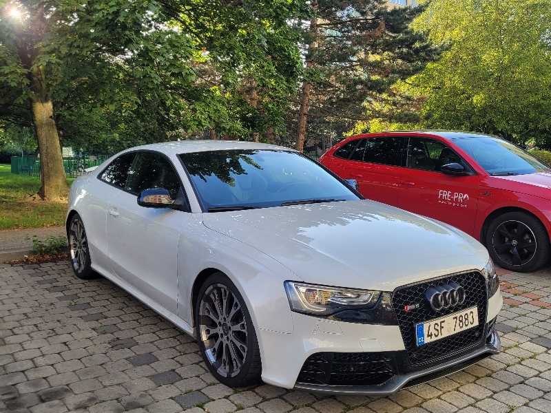 Audi RS5 (2013) spotted in Prague, Czechia