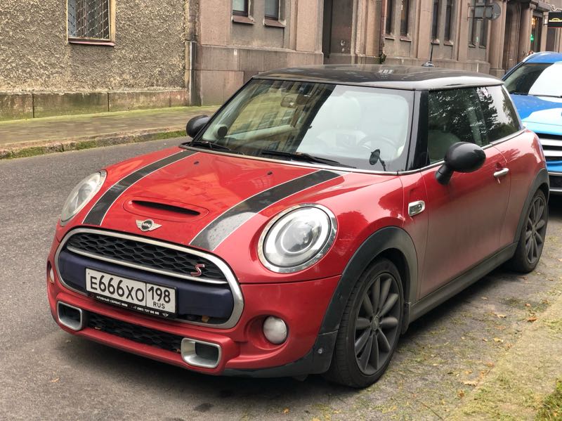 Mini Cooper S (2015) spotted in Vyborg, Russia