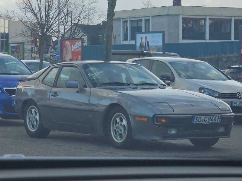 Porsche 944 (1982) spotted in Hamm, Germany