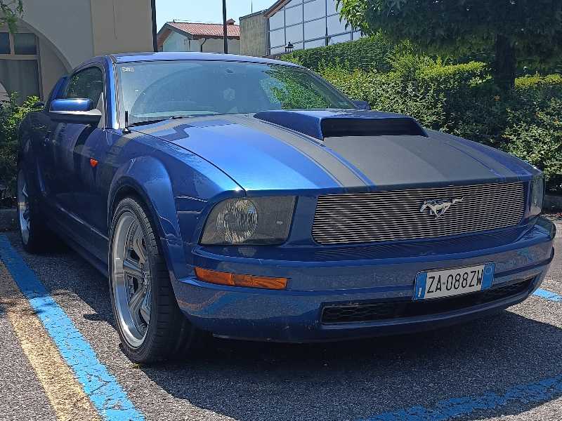 Ford Mustang (2005) spotted in Brescia, Italy