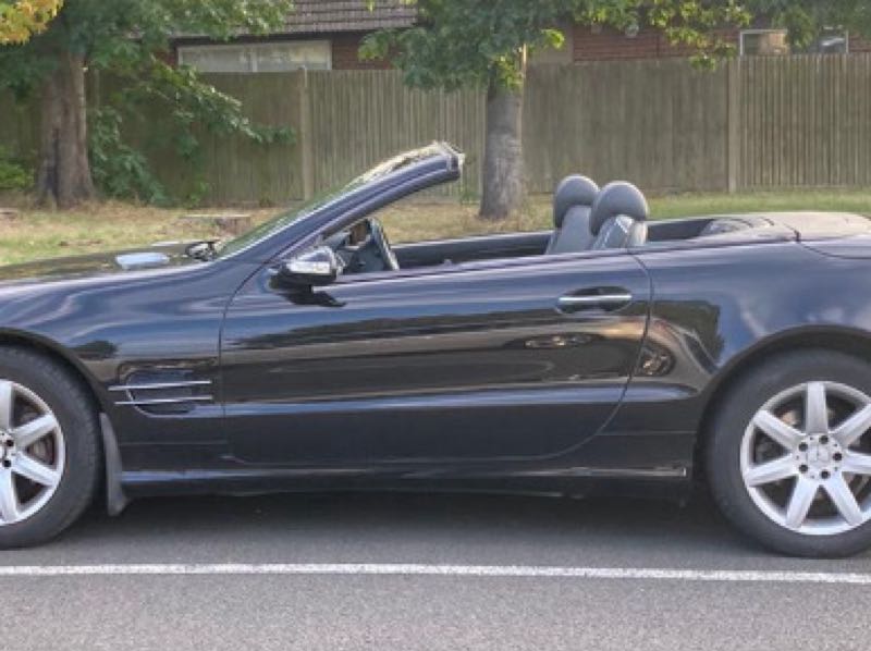 Mercedes-Benz SL500 spotted in London