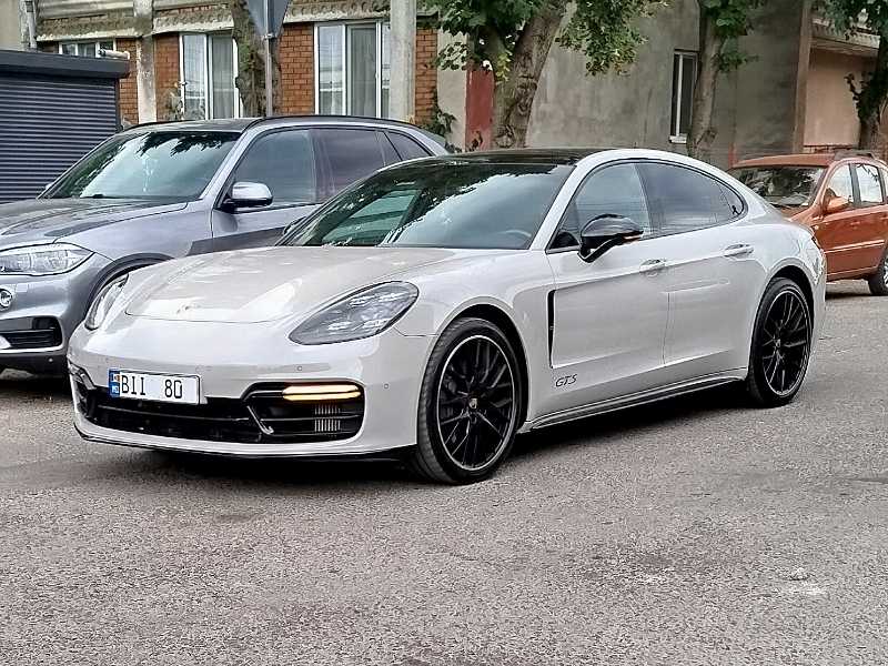 Porsche Panamera GTS spotted in Edineţ