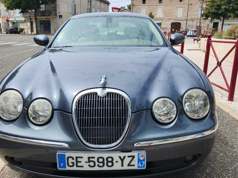 Jaguar S-Type spotted in Casteljaloux