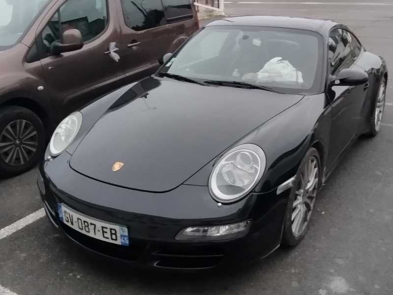 Porsche 911 (2005) spotted in Orléans, France
