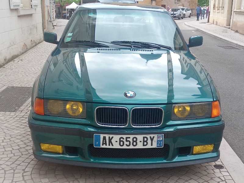 BMW 3 Series (1990) spotted in Saint-Leu, France