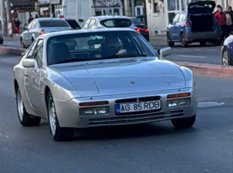 Porsche 944 spotted in Piteşti