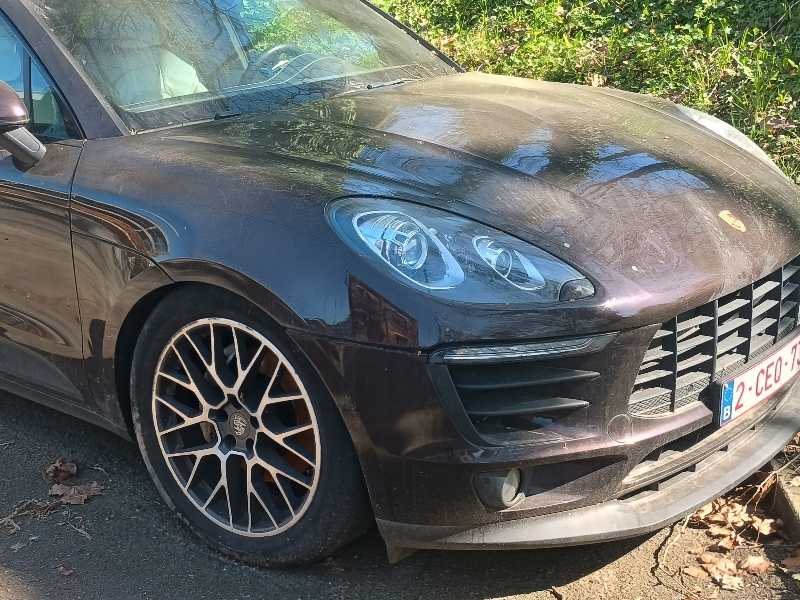 Porsche Macan (2015) spotted in Liège, Belgium