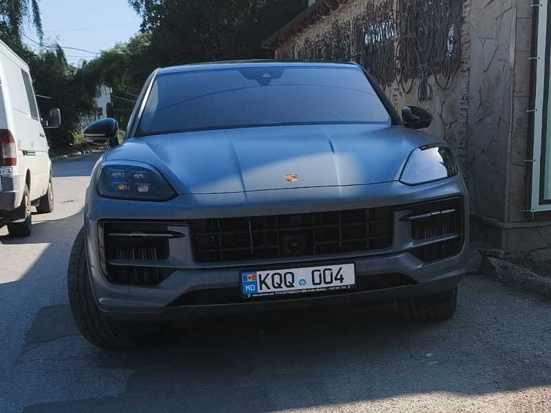 Porsche Cayenne spotted in Edineţ