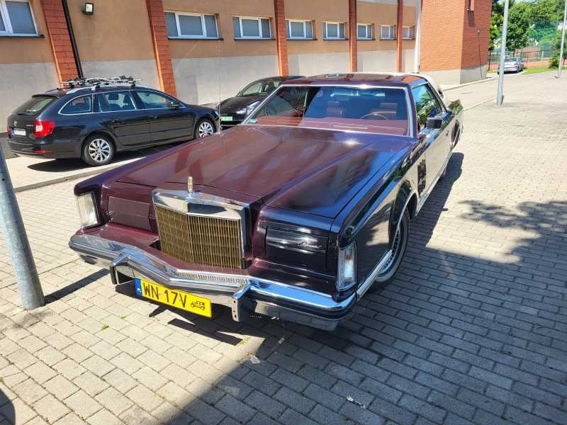 Lincoln Continental spotted in Warsaw