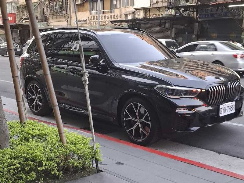 BMW X5 spotted in Taipei