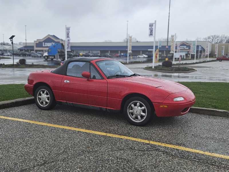 Mazda MX-5 Miata (1990) spotted in Lowes, United States