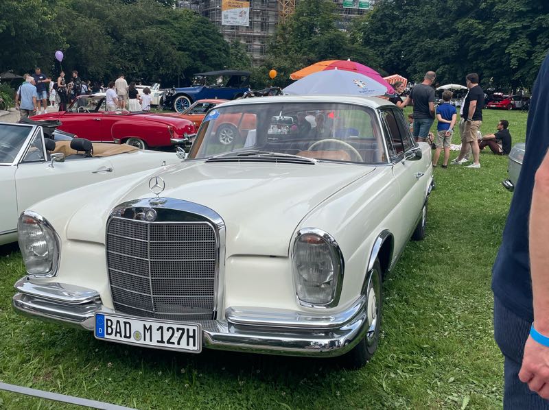 Mercedes-Benz 220 spotted in Baden-Baden