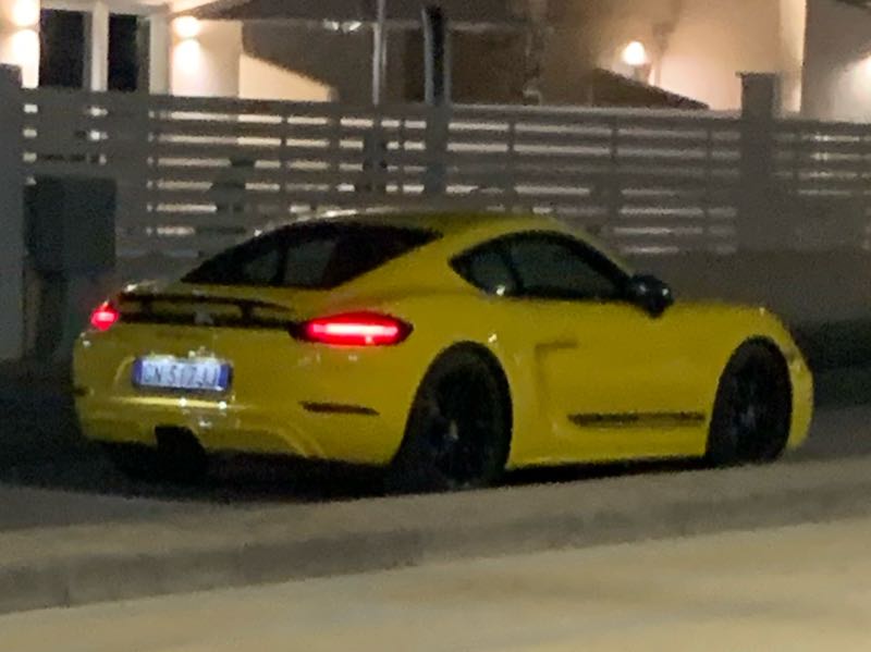Porsche Cayman spotted in Vasto