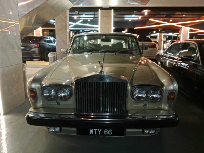 Rolls-Royce Corniche (1971) spotted in Gua Musang, Malaysia