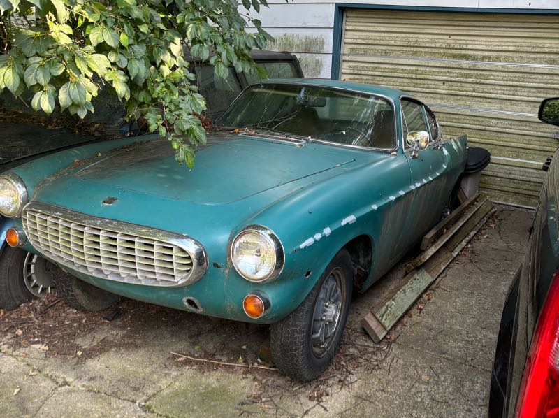 Volvo P1800 spotted in Champaign