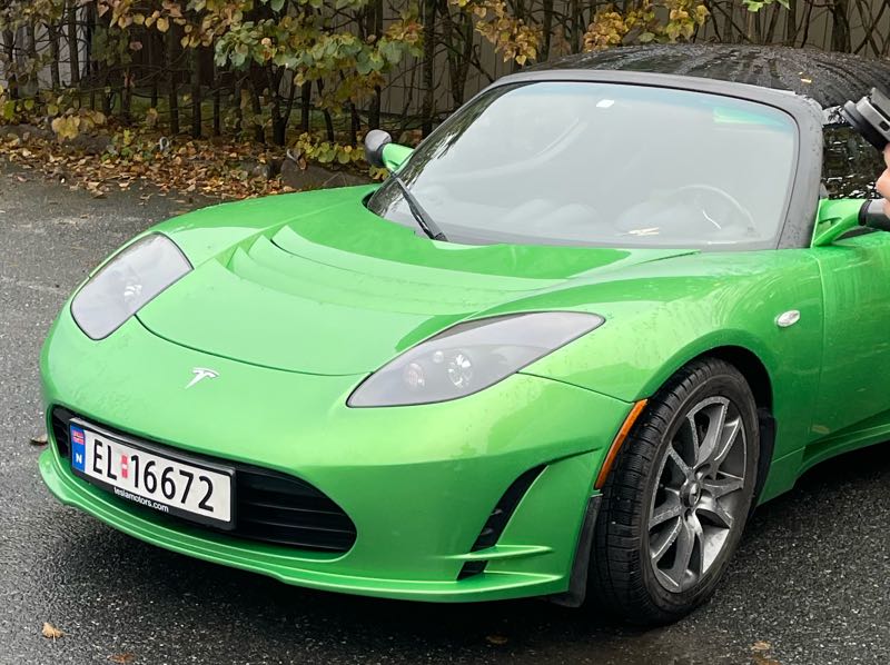 Tesla Roadster spotted in Oslo