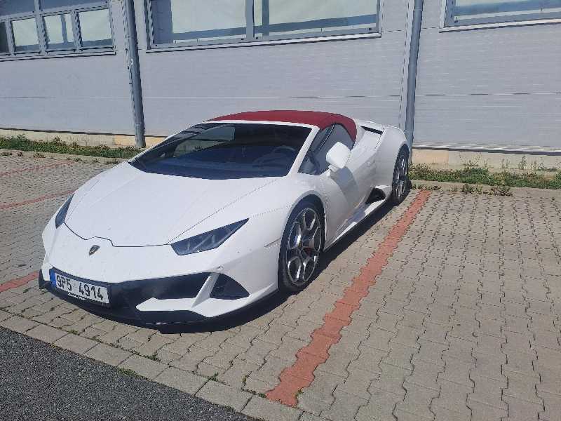 Lamborghini Huracán Spyder spotted in Pilsen