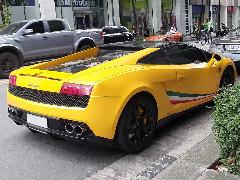 Lamborghini Gallardo (2013) spotted in Makati City, Philippines