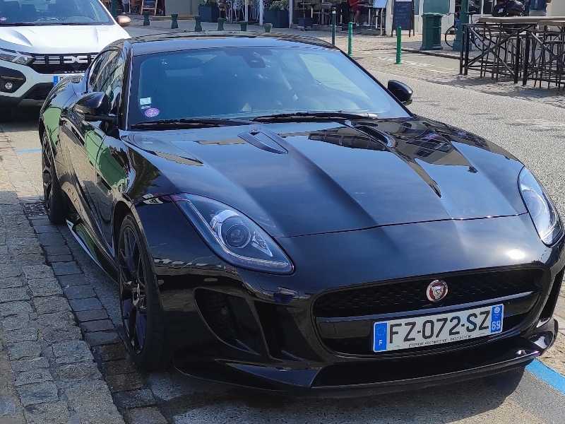 Jaguar F-Type spotted in Les Sables-d'Olonne