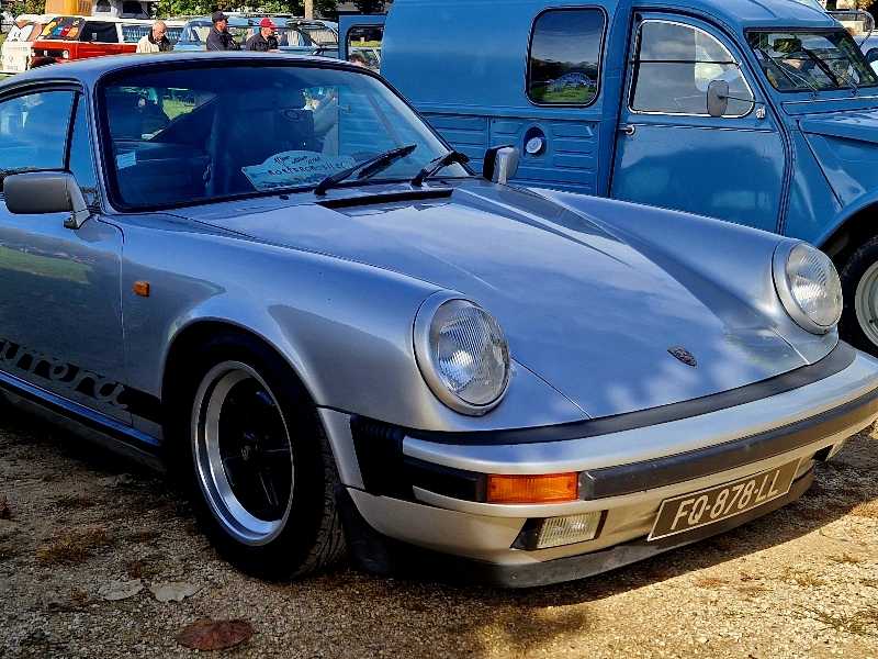 Porsche 911 Carrera spotted in Montereau-Fault-Yonne
