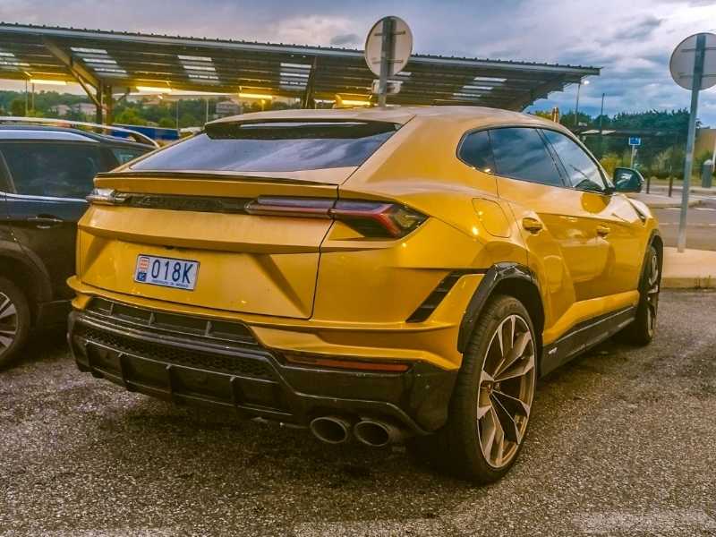 Lamborghini Urus spotted in Valence