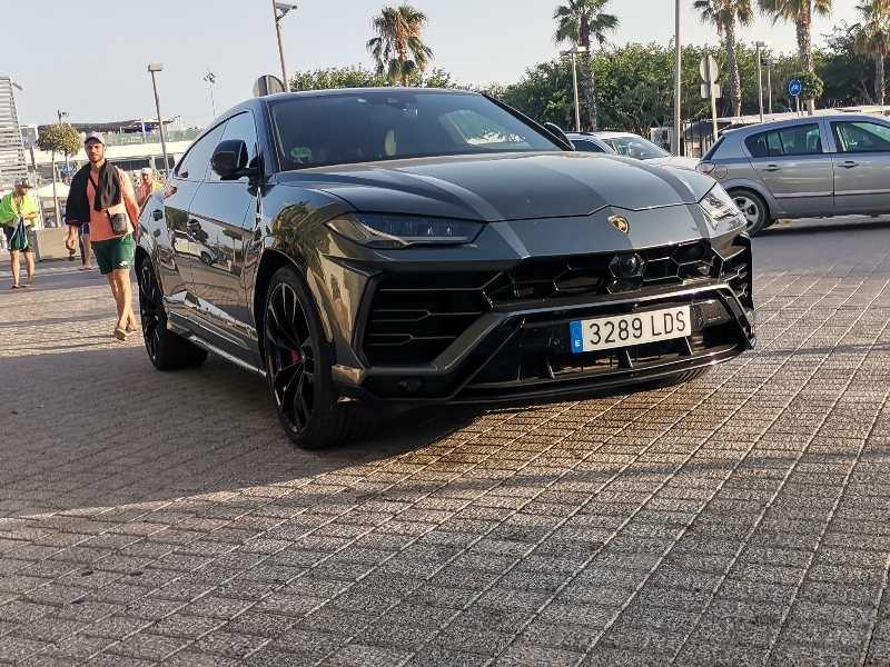 Lamborghini Urus spotted in Elche