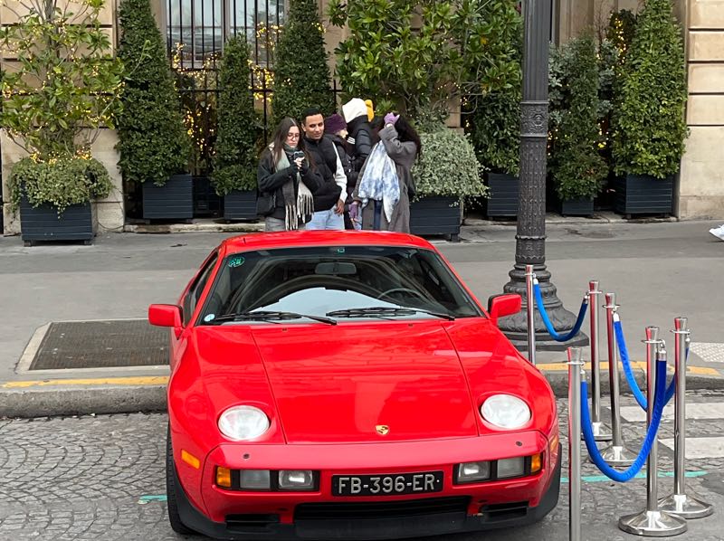 Porsche 928 spotted in Paris