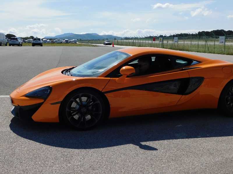 McLaren 570S (2015) spotted in Toulon, France