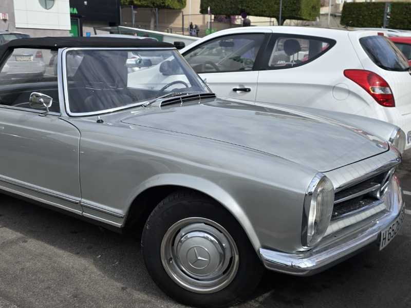 Mercedes-Benz 230SL spotted in Belmonte