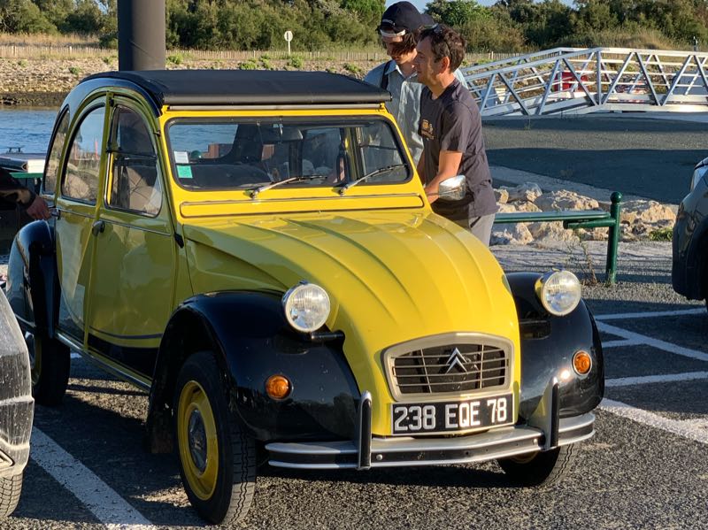 Citroën 2CV spotted in Limoges