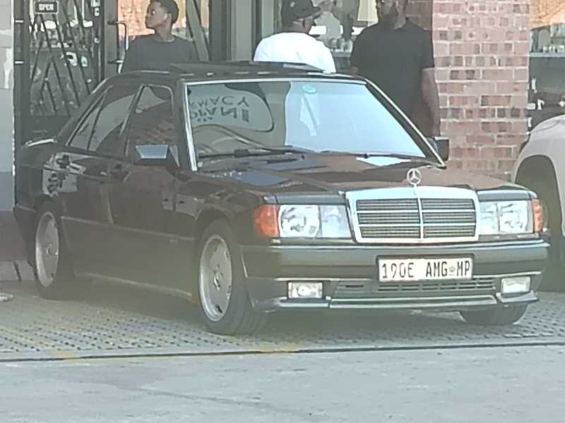 Mercedes-Benz 190E spotted in Mbombela