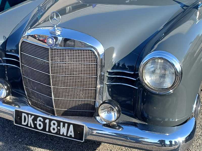 Mercedes-Benz Pontoon (1954) spotted in Saintes, France