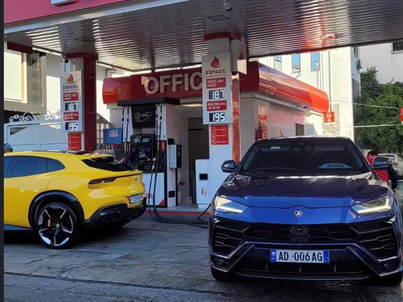 Lamborghini Urus (2021) spotted in Tirana, Albania
