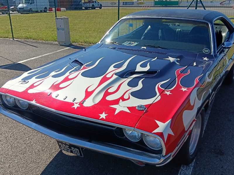 Dodge Challenger spotted in Fontenay-le-Comte