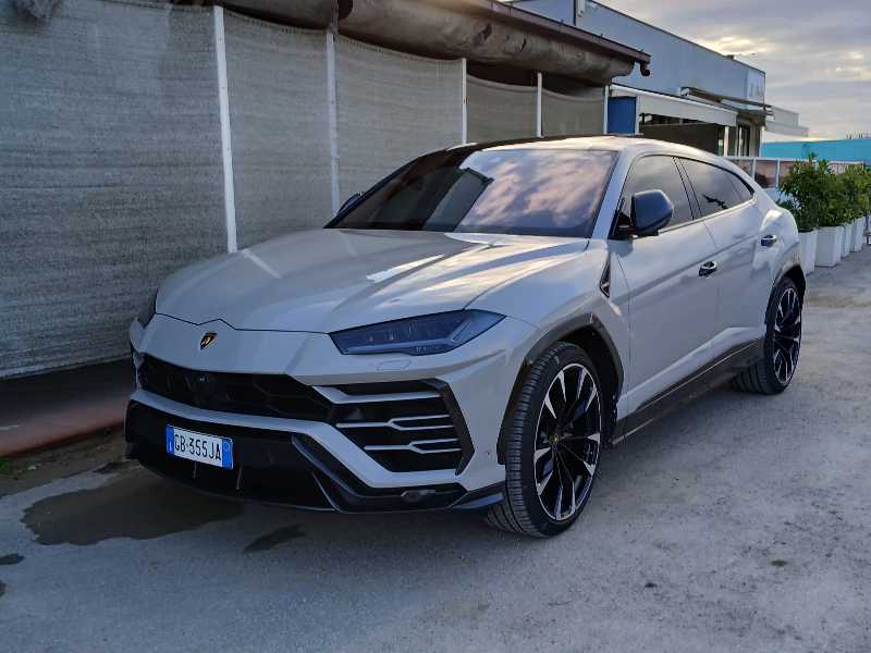 Lamborghini Urus spotted in Cesena