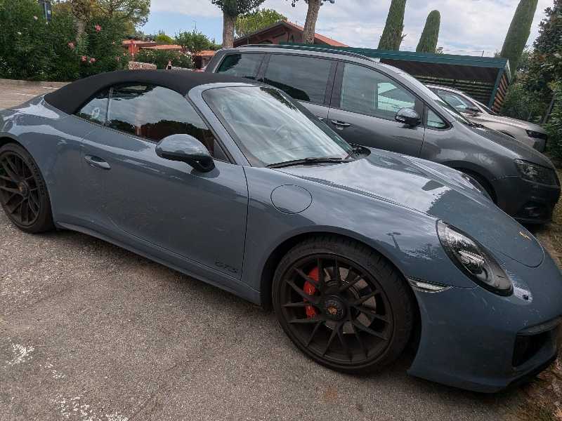 Porsche 911 spotted in Macerata