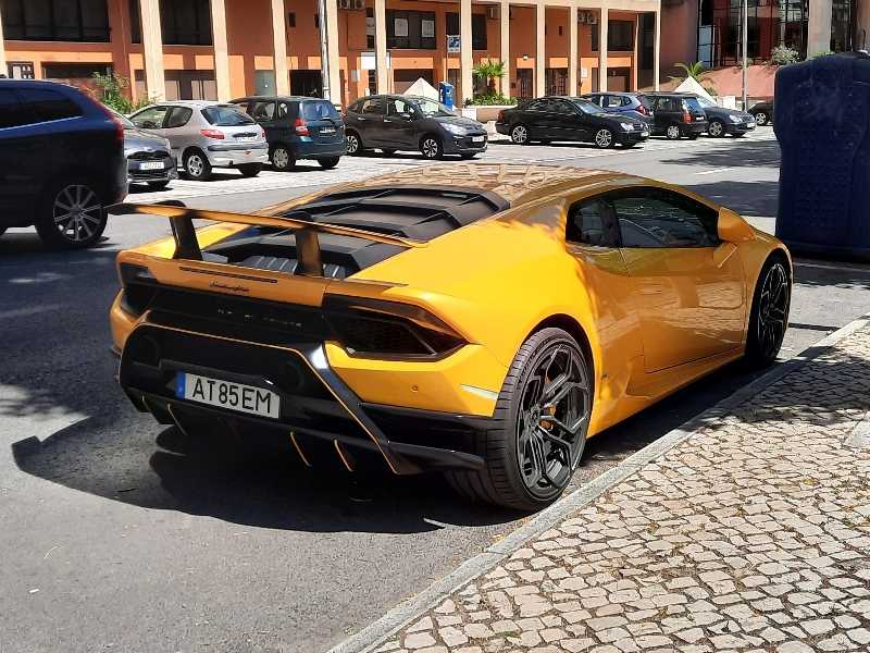 Lamborghini Huracán (2015) spotted in Lisbon, Portugal