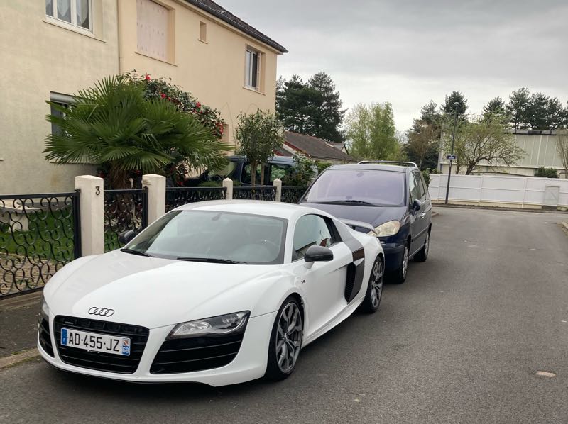 Audi R8 spotted in Tours