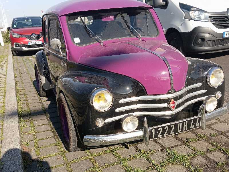 Renault 4CV spotted in Saint-Nazaire