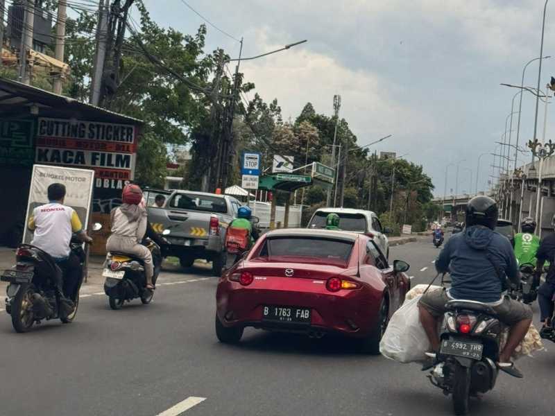 Mazda MX-5 spotted in Jakarta